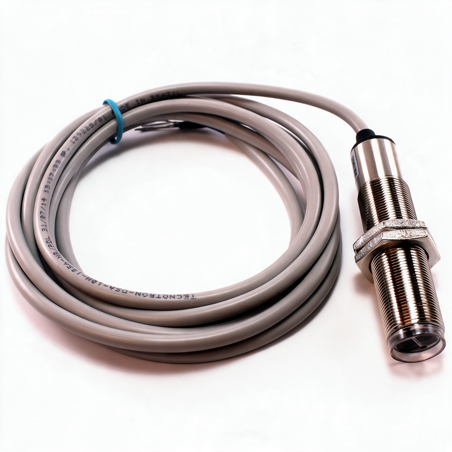 Sensor óptico 40M NR 18SA com corpo metálico e cabo